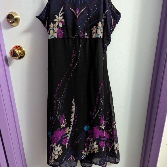 Le Chateau Boho Floral Spaghetti Strap Dress - Picture 4 of 4